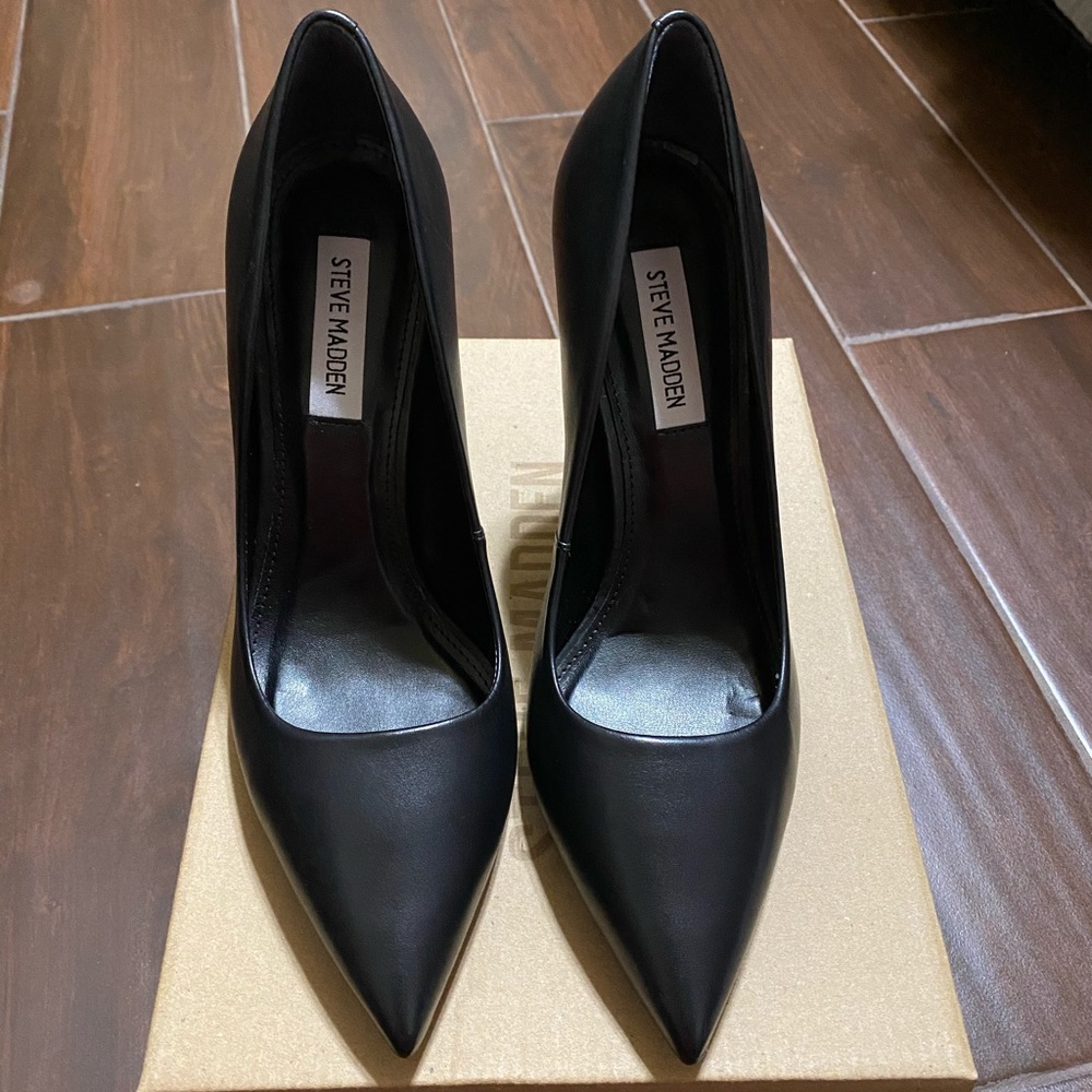 Steve Madden pump